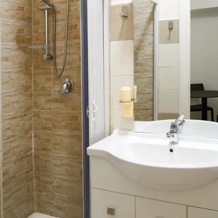 Lenny House Bed & Breakfast