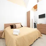 Lenny House