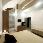 Lenny House