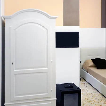 Lenny House Panzió Nápoly