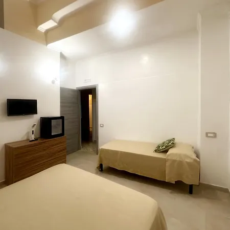 Lenny House Panzió 4*
