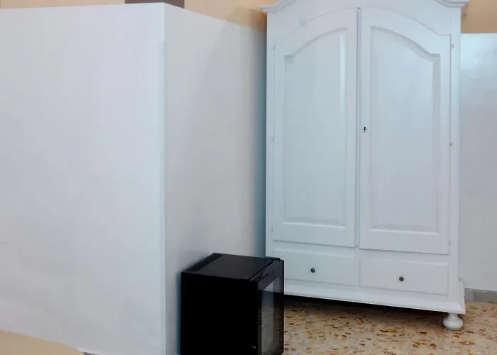 Lenny House Nocleg ze śniadaniem *